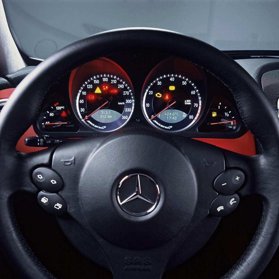  Mercedes-Benz SLR McLaren 2003 года  (фото 72 из 319)